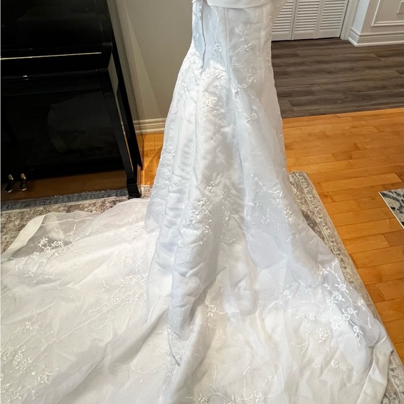 Alex Hudson Bridal Collection Wedding Dress - Picture 7 of 9